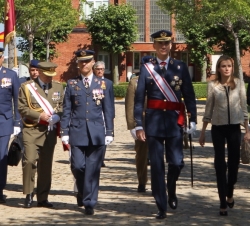 Sus Majestades los Reyes a su llegada a la Academia Básica del Aire